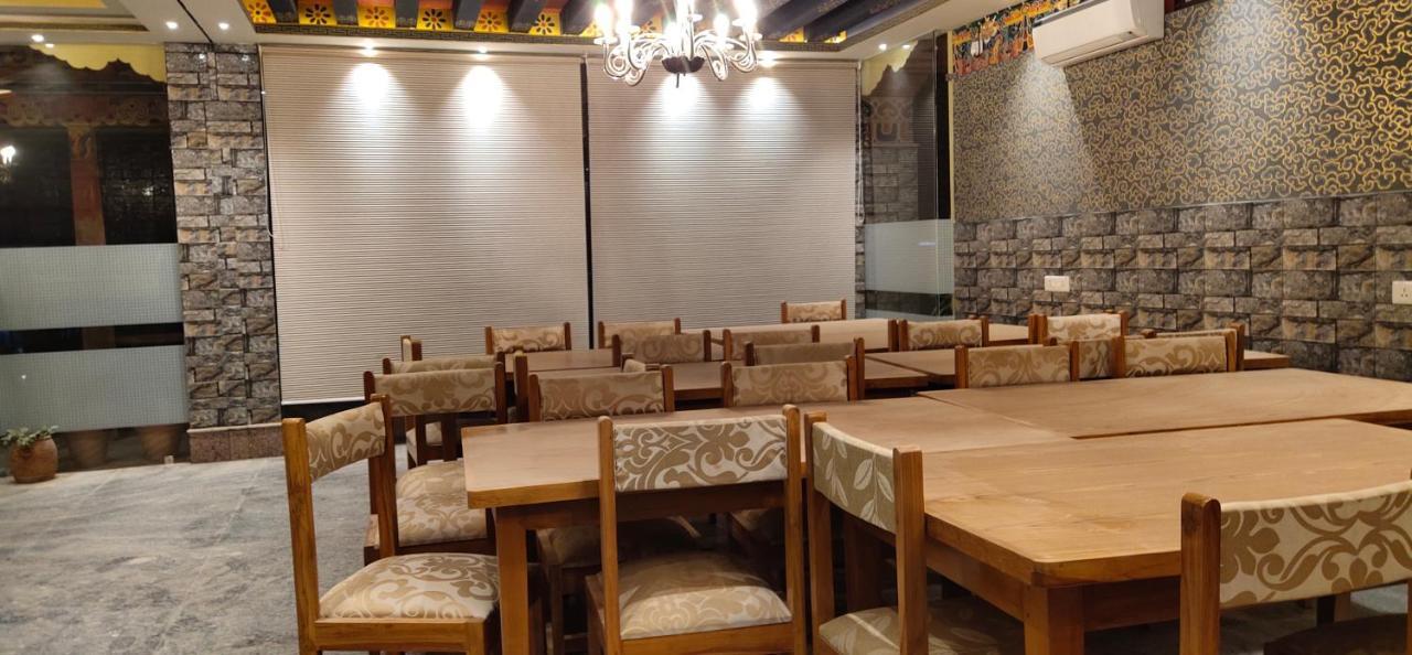 White Dragon Hotel ปูนาคา ภายนอก รูปภาพ